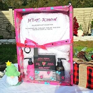 BETSEY JOHNSON DELUXE BATH SWEET PEONY BODY CARE COLLECTION